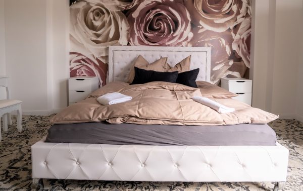 Appartement 22 - Bett aus Rosen